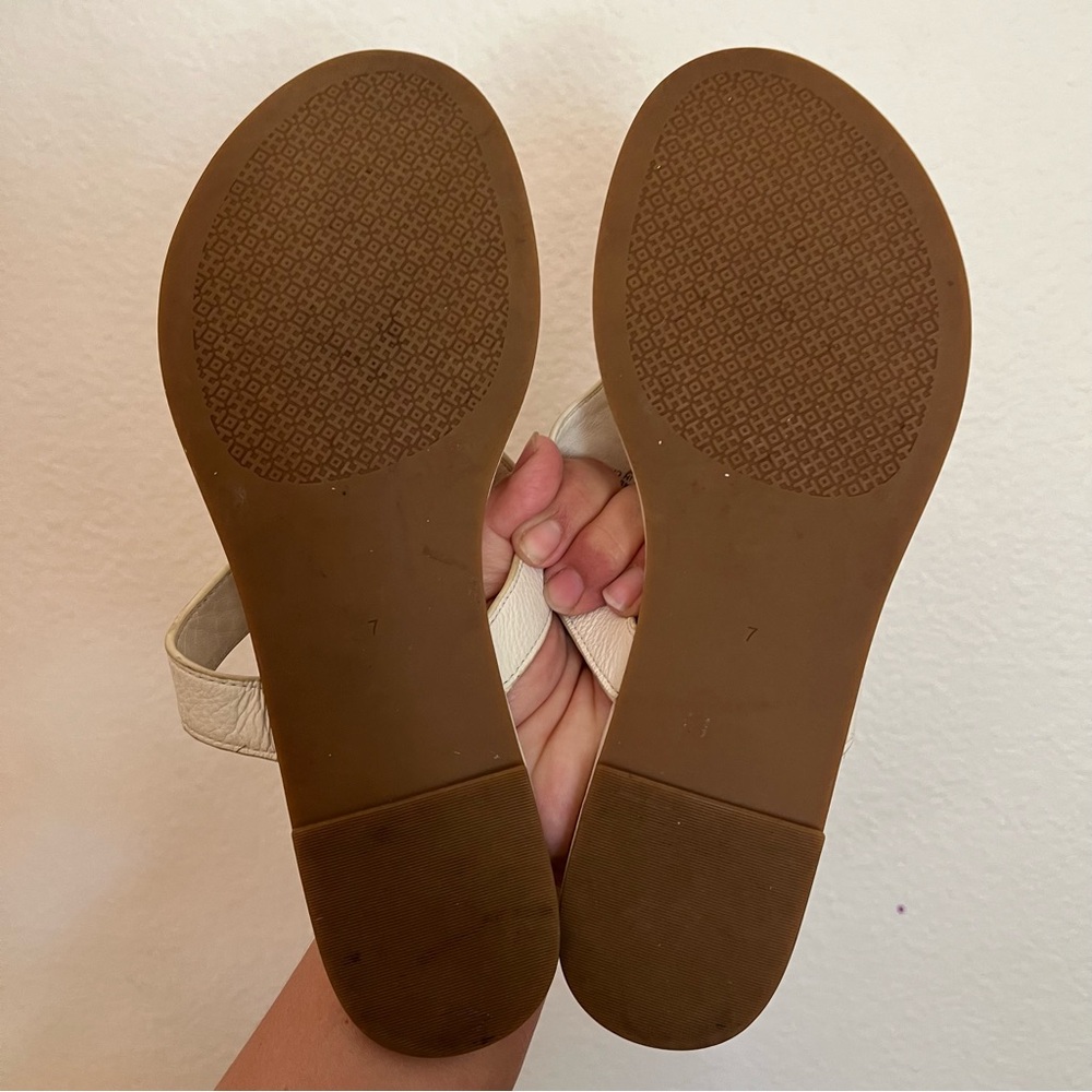 TORY BURCH OFF WHITE Flat LOGO leather Thong Sandals Shoes Size 7 M - Picture 7 of 12